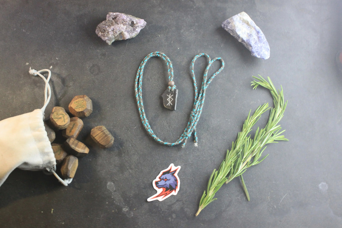 Collier Ægishjálmr : L'Armure Runique Gravée à la Main par Scarlet Wolf - ScarletWolf