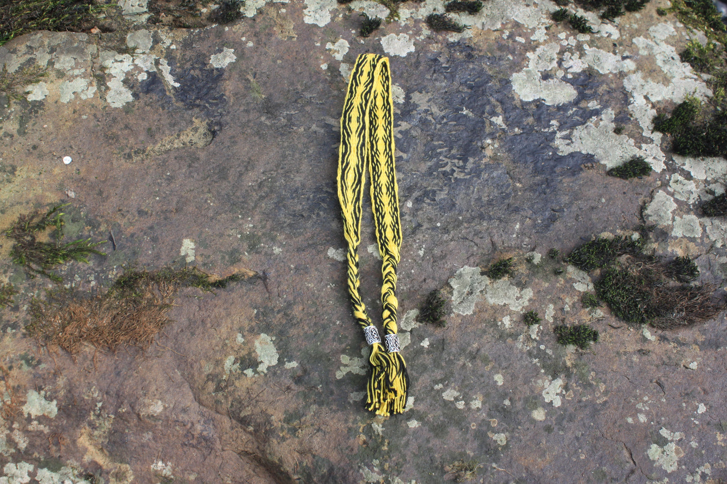 bracelet tissé dédié a freyr 