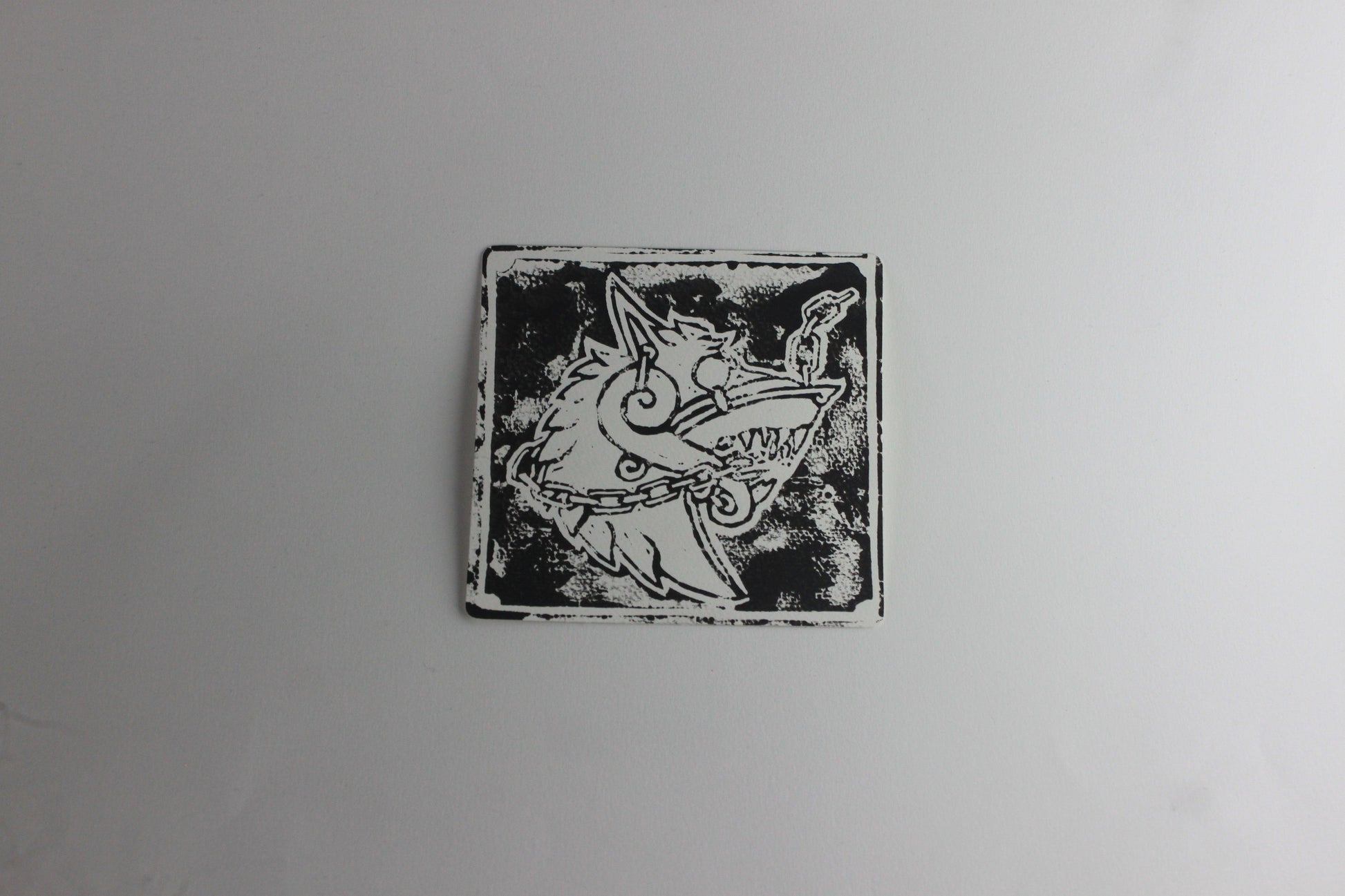 🐺 Fenrir enchaîné Mini tirage d’art en linogravure – Édition limitée à 20 exemplaires - ScarletWolf