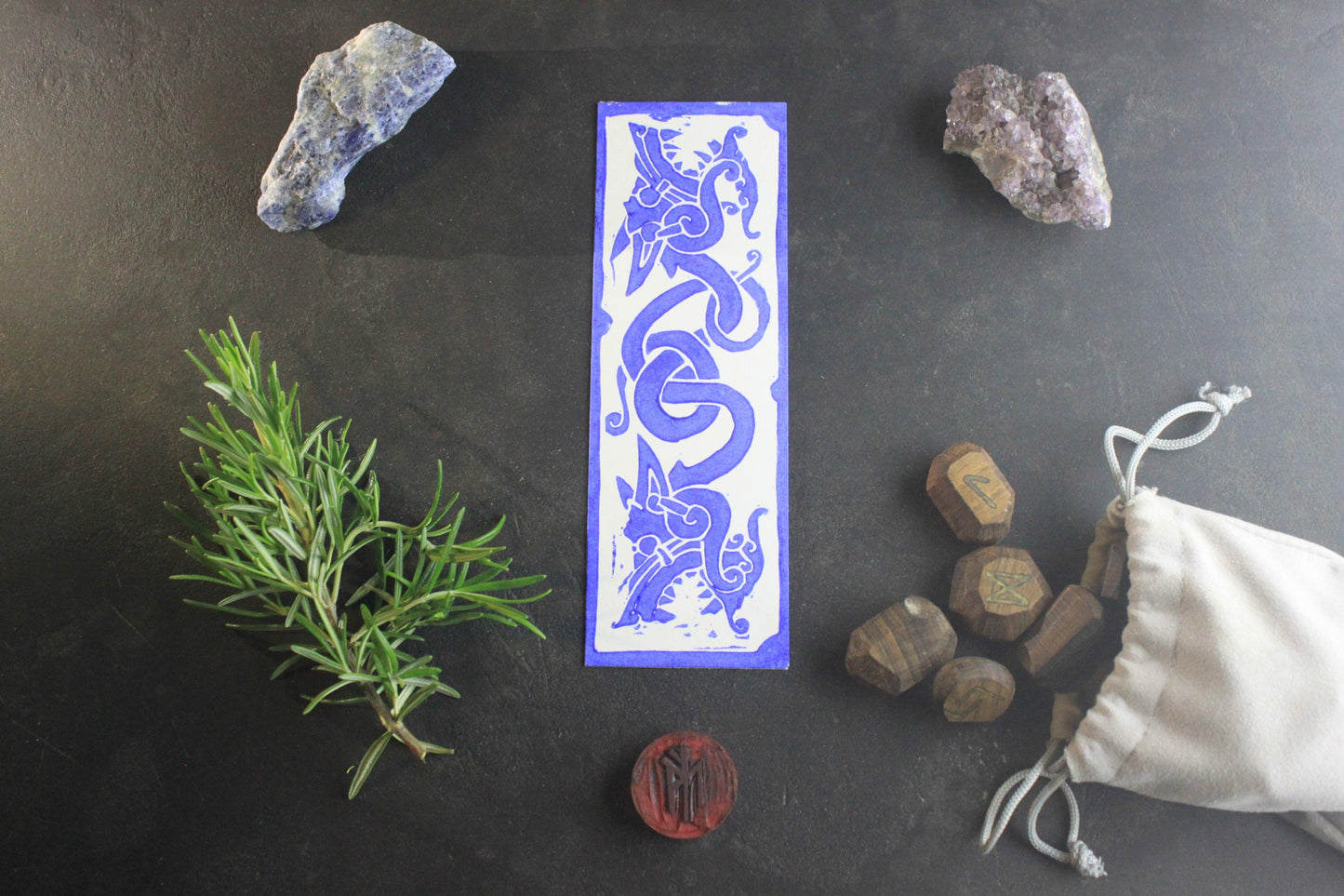 Marque-page Fenrir V1 en linogravure – Symbole viking & bindrune de protection - ScarletWolf