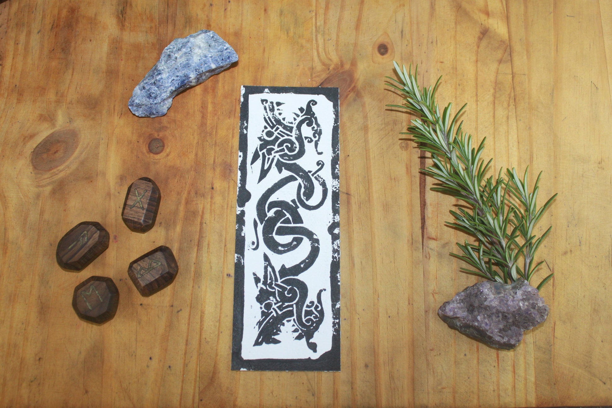 Marque-page Fenrir V1 en linogravure – Symbole viking & bindrune de protection - ScarletWolf